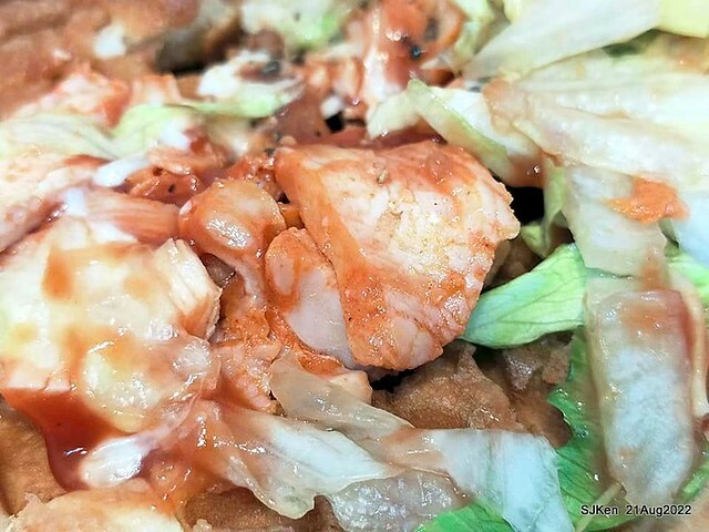 「小木屋鬆餅南港店」3-1 紐澳良雞肉蔬菜鬆餅(New Orleans chicken with vegetable waffle at Shine Mood Waffl store), Taipei, Taiwan, SJKen, Aug 21, 2022.