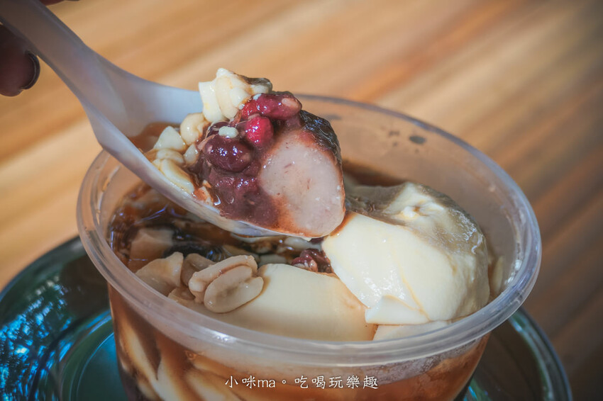 芋艿川 內湖店｜市場的豆花小攤子賣到開店面啦，日本風稻草屋簷超吸睛，有機豆花一吃圈粉。內湖美食