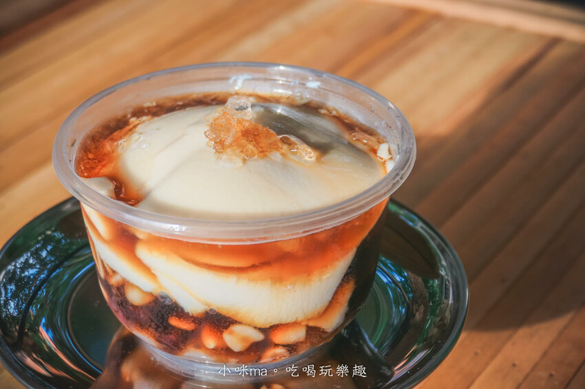 芋艿川 內湖店｜市場的豆花小攤子賣到開店面啦，日本風稻草屋簷超吸睛，有機豆花一吃圈粉。內湖美食