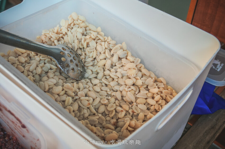 芋艿川 內湖店｜市場的豆花小攤子賣到開店面啦，日本風稻草屋簷超吸睛，有機豆花一吃圈粉。內湖美食