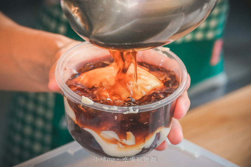 芋艿川 內湖店｜市場的豆花小攤子賣到開店面啦，日本風稻草屋簷超吸睛，有機豆花一吃圈粉。內湖美食