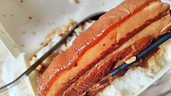 【萬華美食】廣州街牛腩湯｜來這必喝清甜大骨湯