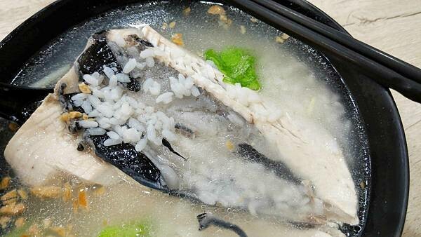 【萬華美食】廣州街牛腩湯｜來這必喝清甜大骨湯