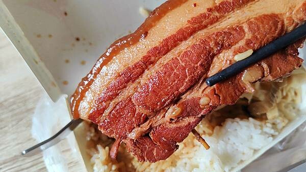 【萬華美食】廣州街牛腩湯｜來這必喝清甜大骨湯