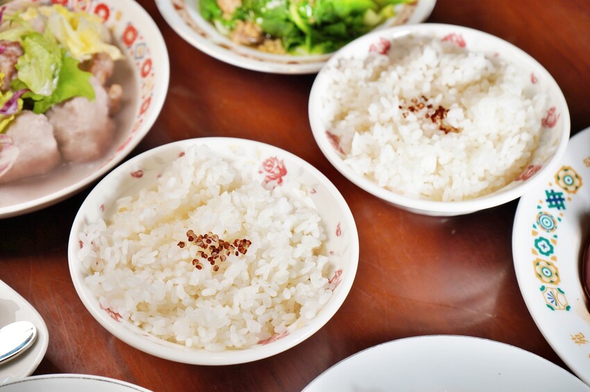 台中市北屯區隱身在一德洋樓內的創意台菜咖啡廳，連年獲得米其林必比登推薦，人少少也能吃台菜