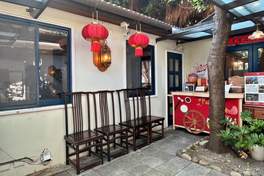 台中市北屯區隱身在一德洋樓內的創意台菜咖啡廳，連年獲得米其林必比登推薦，人少少也能吃台菜