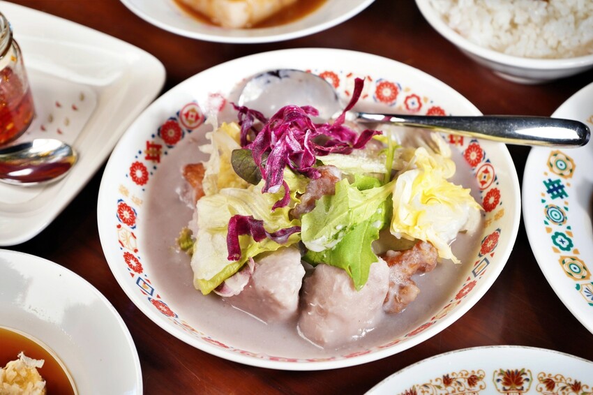 台中市北屯區隱身在一德洋樓內的創意台菜咖啡廳，連年獲得米其林必比登推薦，人少少也能吃台菜