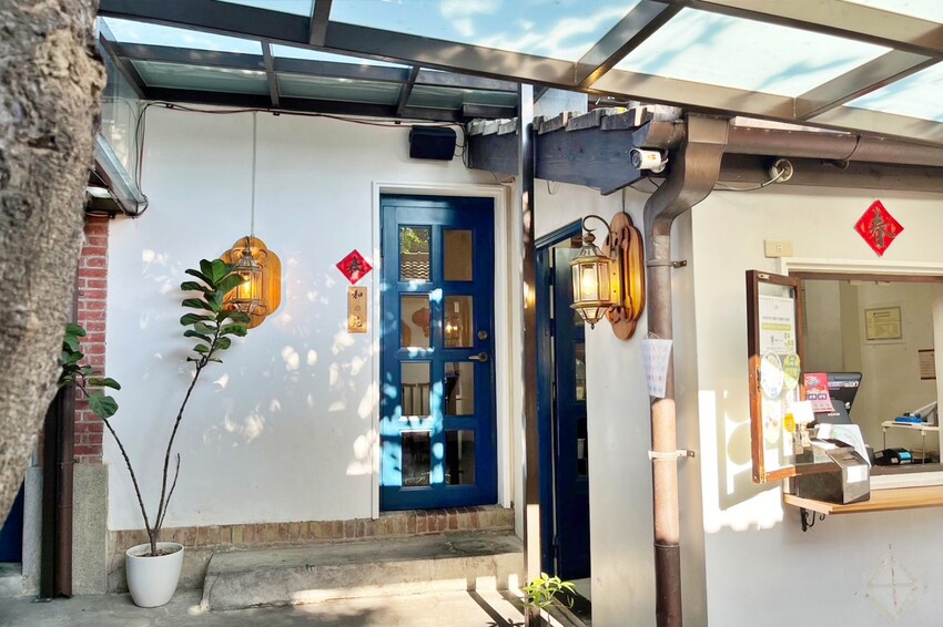 台中市北屯區隱身在一德洋樓內的創意台菜咖啡廳，連年獲得米其林必比登推薦，人少少也能吃台菜