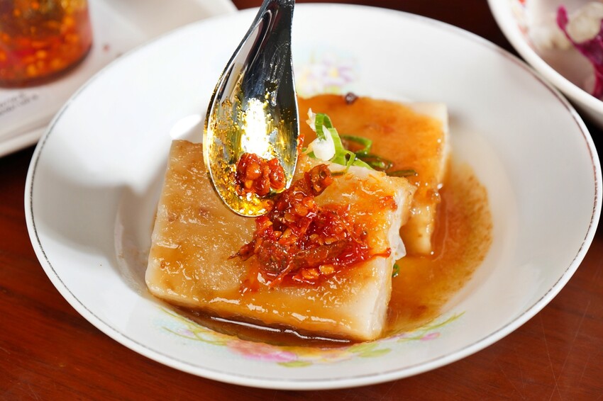 台中市北屯區隱身在一德洋樓內的創意台菜咖啡廳，連年獲得米其林必比登推薦，人少少也能吃台菜