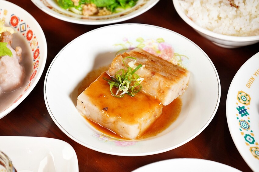 台中市北屯區隱身在一德洋樓內的創意台菜咖啡廳，連年獲得米其林必比登推薦，人少少也能吃台菜