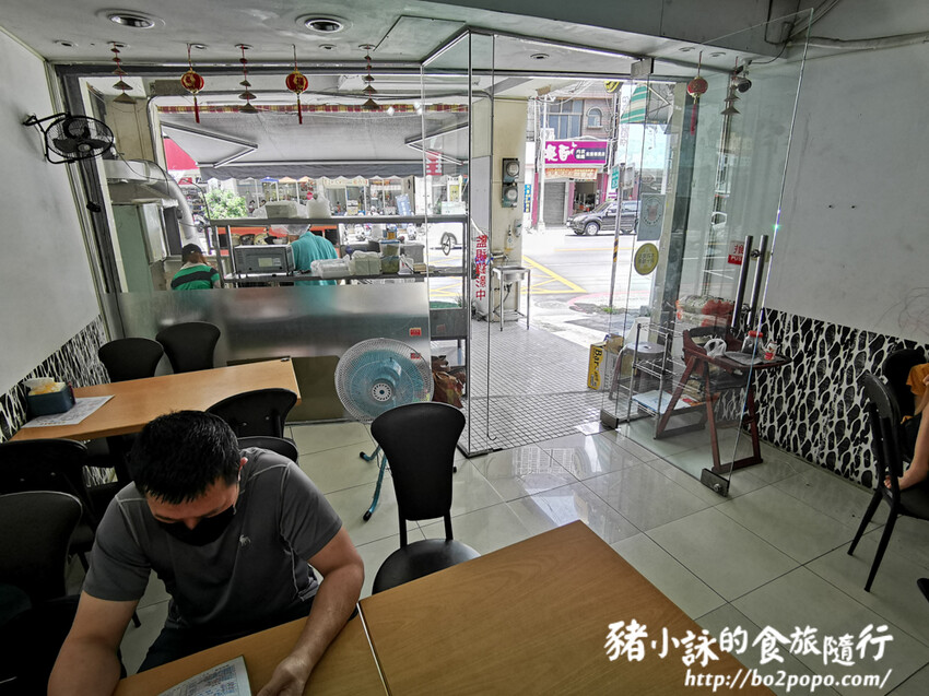 高雄。左營》金芝越南美食。炎炎夏天來碗清爽開胃的涼拌米線