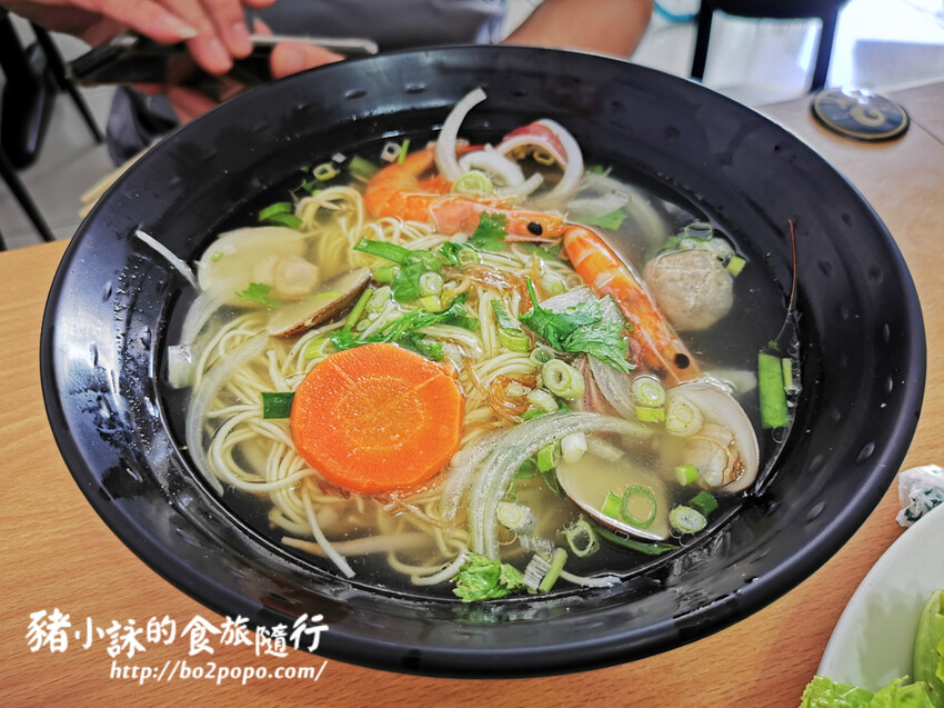 高雄。左營》金芝越南美食。炎炎夏天來碗清爽開胃的涼拌米線