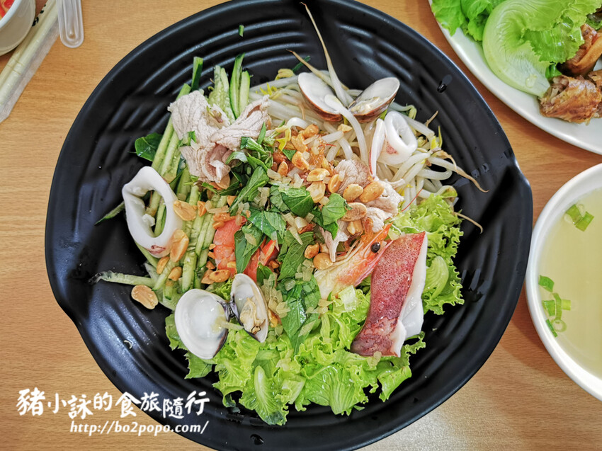 高雄。左營》金芝越南美食。炎炎夏天來碗清爽開胃的涼拌米線