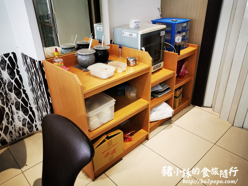 高雄。左營》金芝越南美食。炎炎夏天來碗清爽開胃的涼拌米線