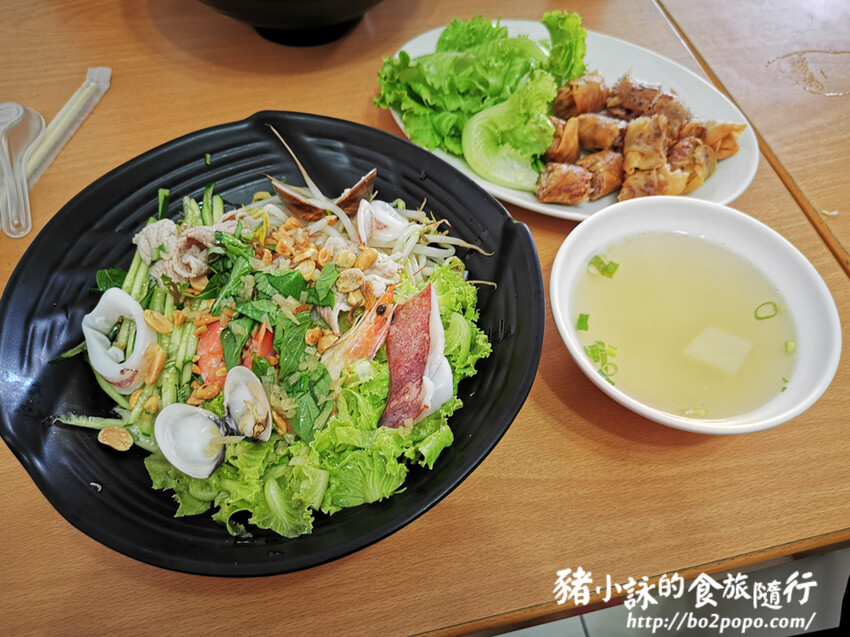 高雄。左營》金芝越南美食。炎炎夏天來碗清爽開胃的涼拌米線