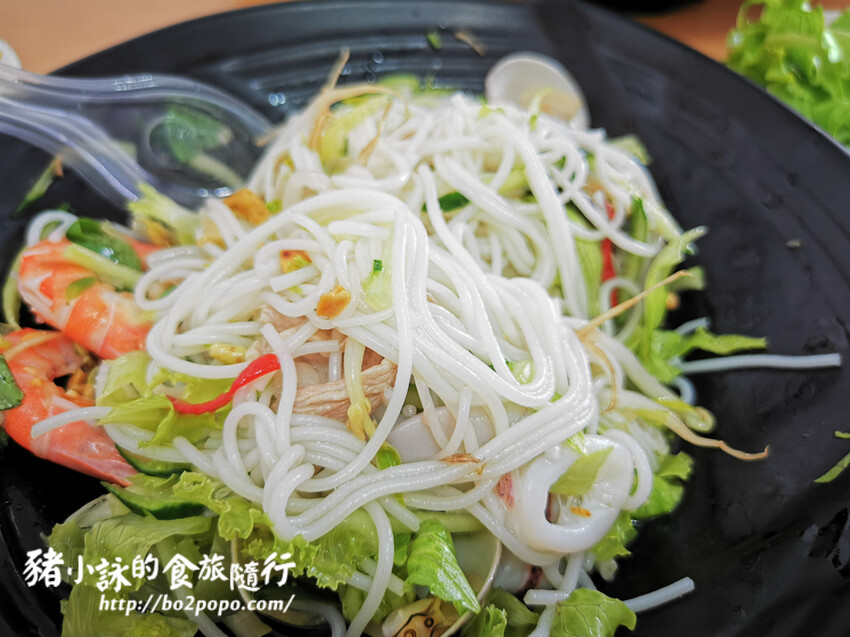 高雄。左營》金芝越南美食。炎炎夏天來碗清爽開胃的涼拌米線