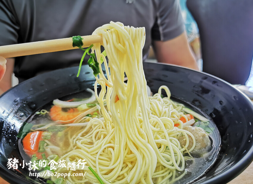 高雄。左營》金芝越南美食。炎炎夏天來碗清爽開胃的涼拌米線