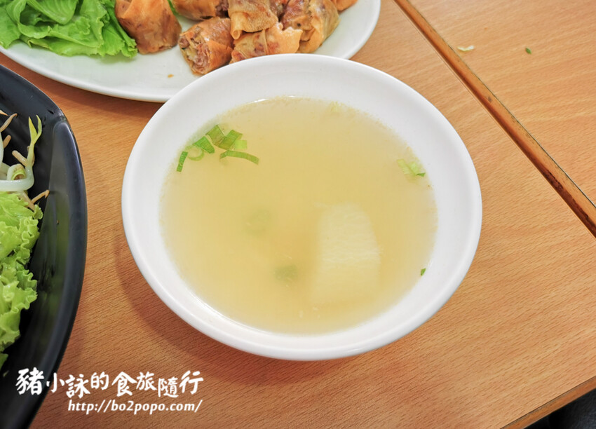 高雄。左營》金芝越南美食。炎炎夏天來碗清爽開胃的涼拌米線