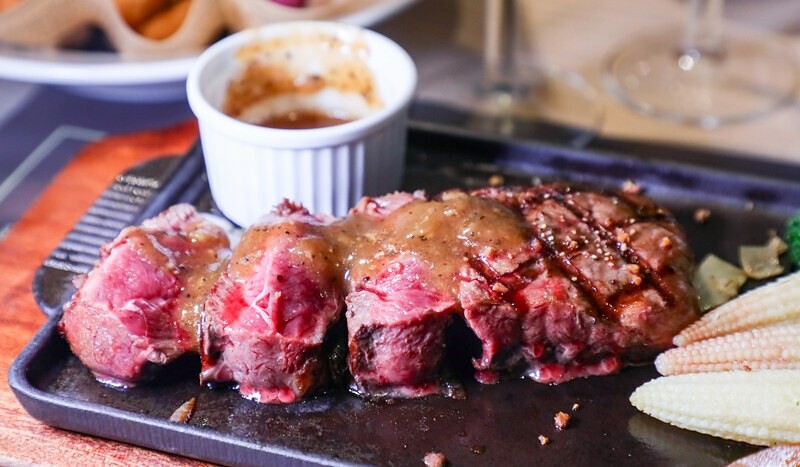 【台北捷運美食-南港站】瀧厚炙燒熟成牛排(南港店).炙燒霜降肩小排.戰斧豬排.雙人套餐1088起