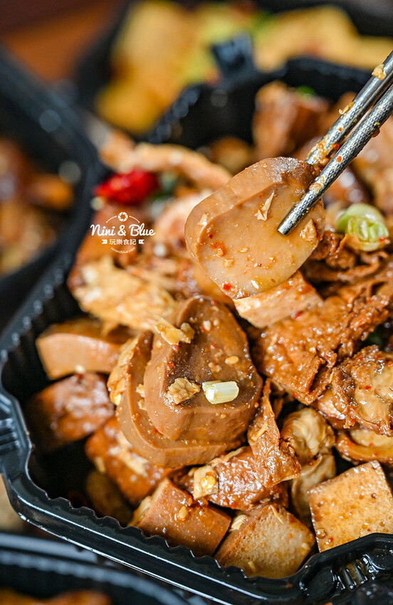 台中麻辣滷味推薦，17種中藥浸漬48小時秘製而成的麻辣川滷，居然有冷滷鮑魚 -妮妮布魯