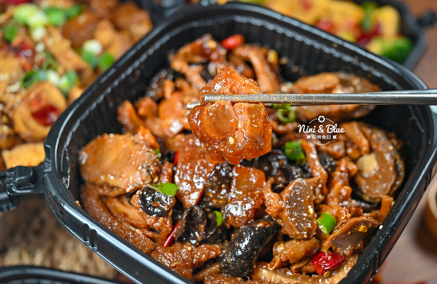 台中麻辣滷味推薦，17種中藥浸漬48小時秘製而成的麻辣川滷，居然有冷滷鮑魚 -妮妮布魯