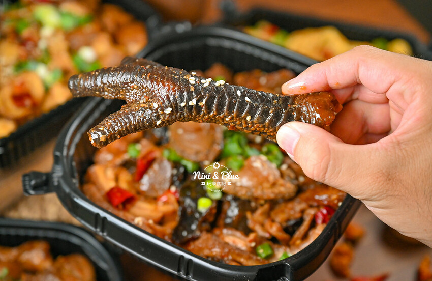 台中麻辣滷味推薦，17種中藥浸漬48小時秘製而成的麻辣川滷，居然有冷滷鮑魚 -妮妮布魯