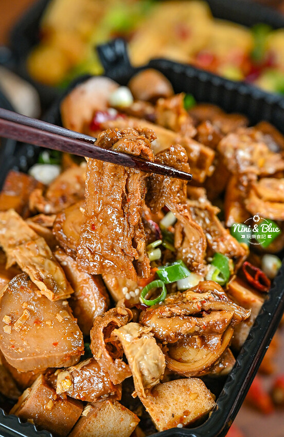 台中麻辣滷味推薦，17種中藥浸漬48小時秘製而成的麻辣川滷，居然有冷滷鮑魚 -妮妮布魯