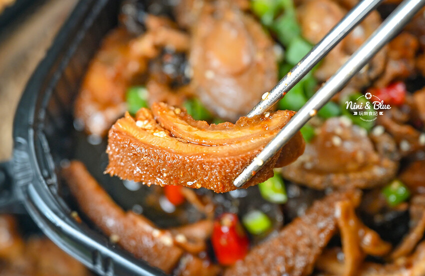 台中麻辣滷味推薦，17種中藥浸漬48小時秘製而成的麻辣川滷，居然有冷滷鮑魚 -妮妮布魯