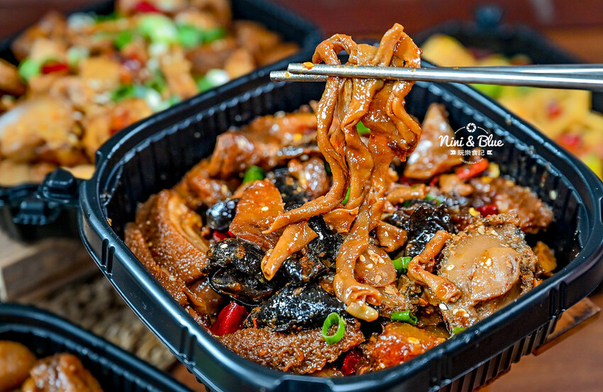 台中麻辣滷味推薦，17種中藥浸漬48小時秘製而成的麻辣川滷，居然有冷滷鮑魚 -妮妮布魯