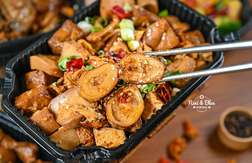 台中麻辣滷味推薦，17種中藥浸漬48小時秘製而成的麻辣川滷，居然有冷滷鮑魚 -妮妮布魯