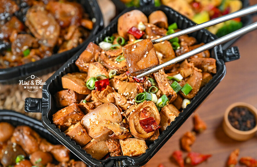 台中麻辣滷味推薦，17種中藥浸漬48小時秘製而成的麻辣川滷，居然有冷滷鮑魚 -妮妮布魯