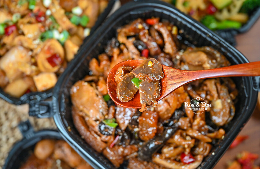 台中麻辣滷味推薦，17種中藥浸漬48小時秘製而成的麻辣川滷，居然有冷滷鮑魚 -妮妮布魯