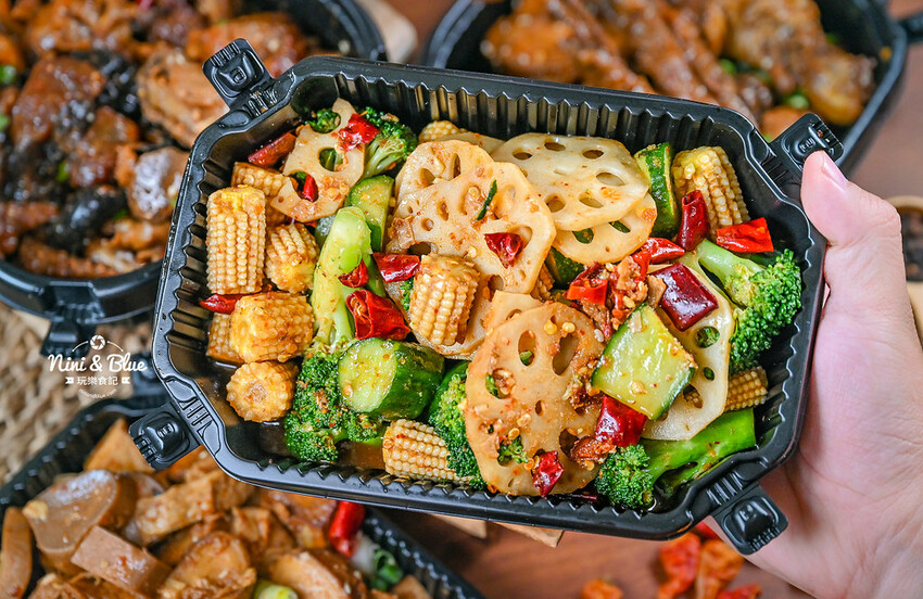 台中麻辣滷味推薦，17種中藥浸漬48小時秘製而成的麻辣川滷，居然有冷滷鮑魚 -妮妮布魯