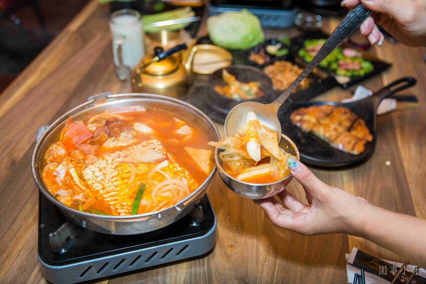 中壢威尼斯美食推薦-賓屋韓國小酒館!各式各樣的韓式料理吃到飽啊~酒單豐富而且還有超可愛的樂磕深水炸彈啦~請切記開車不喝酒喝酒不開車喔大家!(邀約) @圍事小哥的幸福相框