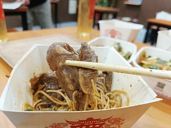 竹北人氣美食曾氏福建炒麵/星馬人氣美食/夜市人氣小吃/夜市美食/牛奶芽菜/椒麻小卷