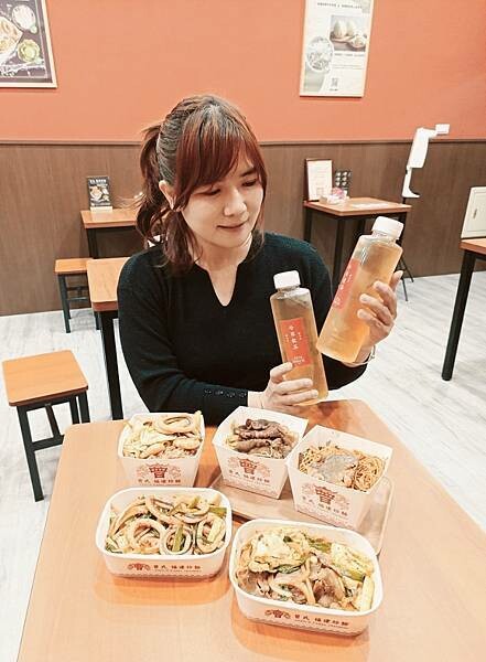 竹北人氣美食曾氏福建炒麵/星馬人氣美食/夜市人氣小吃/夜市美食/牛奶芽菜/椒麻小卷