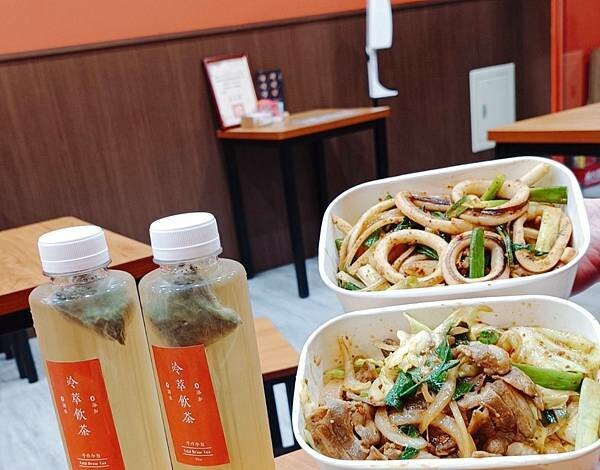 竹北人氣美食曾氏福建炒麵/星馬人氣美食/夜市人氣小吃/夜市美食/牛奶芽菜/椒麻小卷