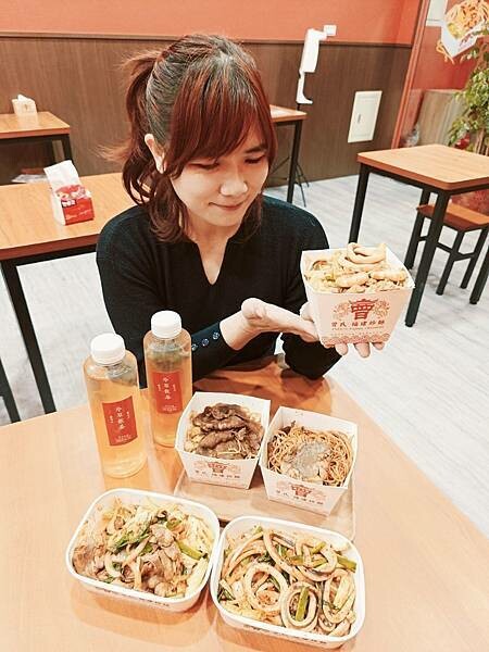 竹北人氣美食曾氏福建炒麵/星馬人氣美食/夜市人氣小吃/夜市美食/牛奶芽菜/椒麻小卷