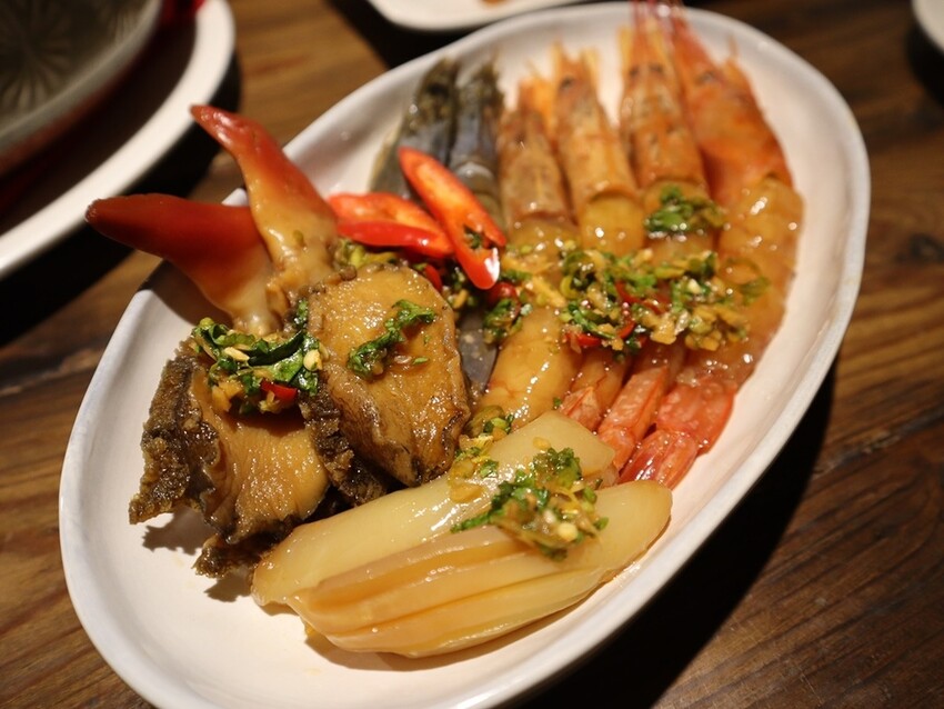 台北雞湯 東區雞湯 仁愛圓環雞湯 台北高級雞湯 雞湯推薦 干貝雞湯 火腿 雞湯 鮑魚雞湯 東區美食 台北雞湯 東區餐廳 台北東區美食 鮑魚雞湯推薦 (21).JPG