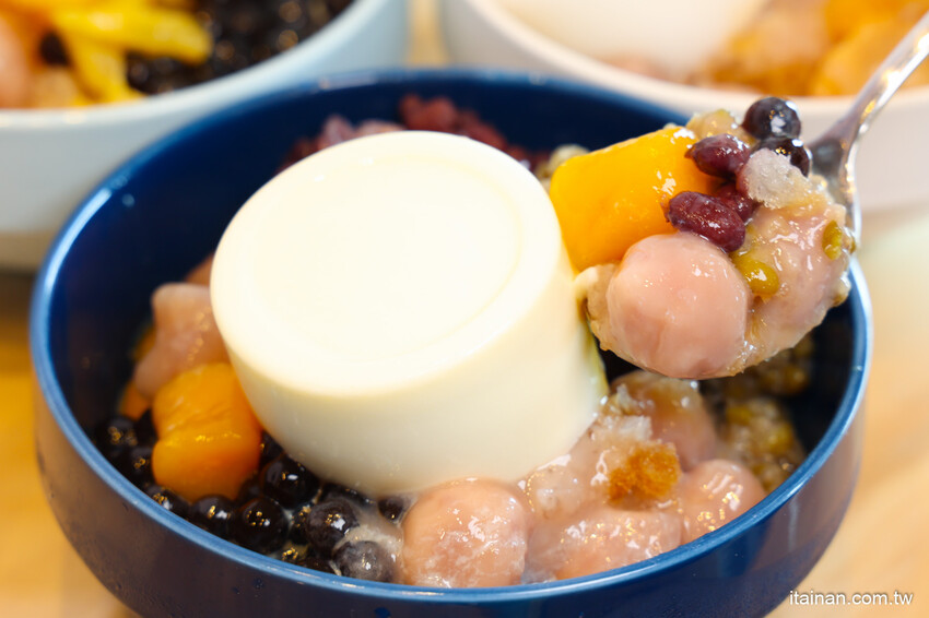 在恆春偶遇道地台南味~古早味芋泥、蜜番薯冰尬手工杏仁豆腐蹦出新創意,還可以用喝的唷!墾丁順遊必吃美食「偶泥蕃芋冰」 @台南好Food遊