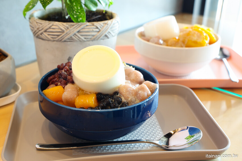 在恆春偶遇道地台南味~古早味芋泥、蜜番薯冰尬手工杏仁豆腐蹦出新創意,還可以用喝的唷!墾丁順遊必吃美食「偶泥蕃芋冰」 @台南好Food遊