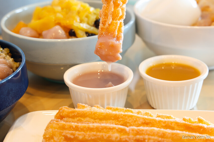 在恆春偶遇道地台南味~古早味芋泥、蜜番薯冰尬手工杏仁豆腐蹦出新創意,還可以用喝的唷!墾丁順遊必吃美食「偶泥蕃芋冰」 @台南好Food遊