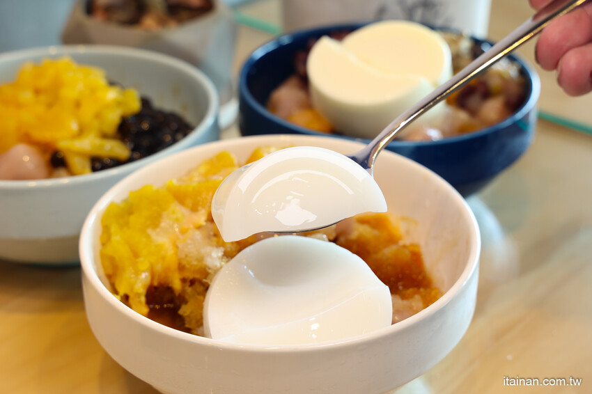 在恆春偶遇道地台南味~古早味芋泥、蜜番薯冰尬手工杏仁豆腐蹦出新創意,還可以用喝的唷!墾丁順遊必吃美食「偶泥蕃芋冰」 @台南好Food遊