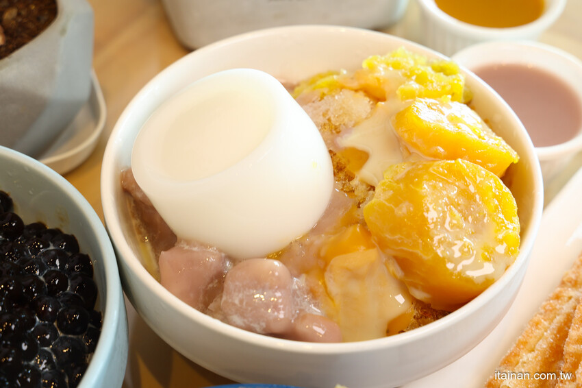 在恆春偶遇道地台南味~古早味芋泥、蜜番薯冰尬手工杏仁豆腐蹦出新創意,還可以用喝的唷!墾丁順遊必吃美食「偶泥蕃芋冰」 @台南好Food遊