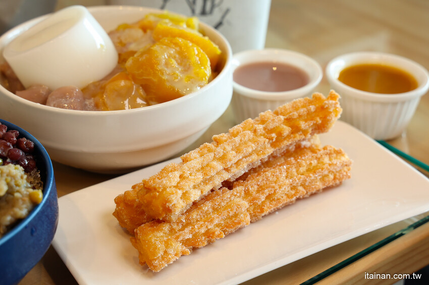 在恆春偶遇道地台南味~古早味芋泥、蜜番薯冰尬手工杏仁豆腐蹦出新創意,還可以用喝的唷!墾丁順遊必吃美食「偶泥蕃芋冰」 @台南好Food遊