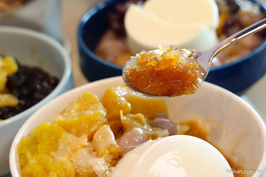 在恆春偶遇道地台南味~古早味芋泥、蜜番薯冰尬手工杏仁豆腐蹦出新創意,還可以用喝的唷!墾丁順遊必吃美食「偶泥蕃芋冰」 @台南好Food遊