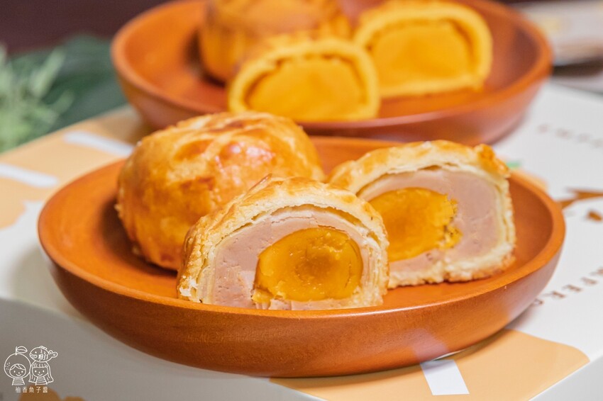 狸小路手作烘焙│中秋伴手禮好吃到皇上也不上朝！金黃港式流心餅超誘人，還有3種口味菠蘿蛋黃酥～
