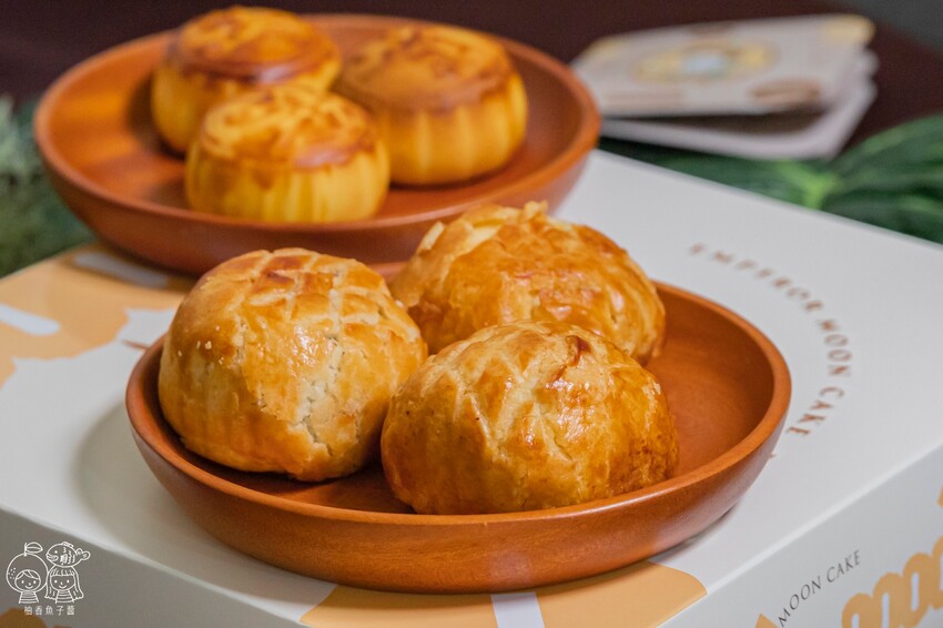 狸小路手作烘焙│中秋伴手禮好吃到皇上也不上朝！金黃港式流心餅超誘人，還有3種口味菠蘿蛋黃酥～