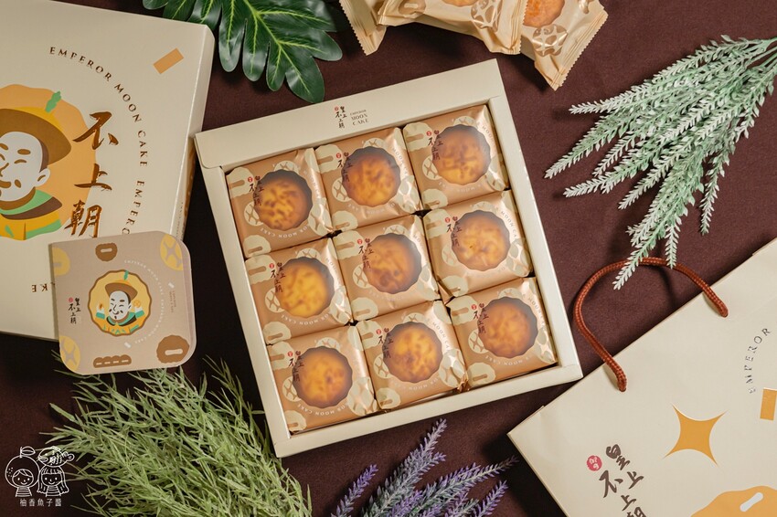 狸小路手作烘焙│中秋伴手禮好吃到皇上也不上朝！金黃港式流心餅超誘人，還有3種口味菠蘿蛋黃酥～