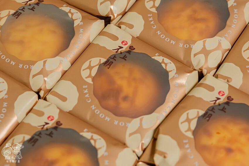 狸小路手作烘焙│中秋伴手禮好吃到皇上也不上朝！金黃港式流心餅超誘人，還有3種口味菠蘿蛋黃酥～